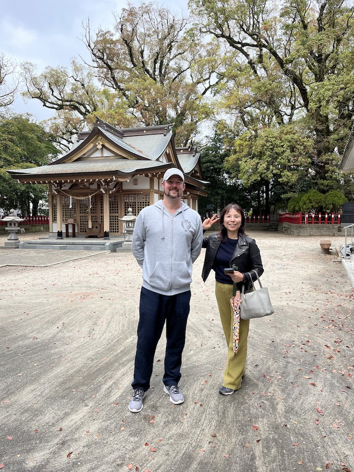 ადგილობრივი გიდი და კაგოშიმას სამი სალოცავი ადგილი ფეხით და მატარებლით