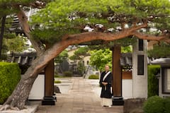 在寺庙空间中整理心灵的抄经体验