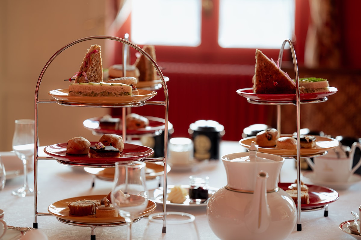 Enjoy an afternoon tea with cognac