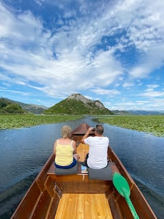 Disfruta de las vistas del lago Skadar con un pescador local