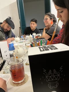 Degustación de mezcal y personalización de un juguete mexicano de vinilo