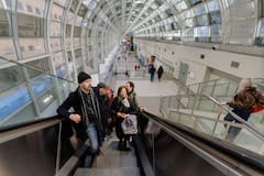 כסף, כוח, מרד: הליכה במרכז טורונטו