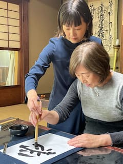 京都：在寺院的一间房间里向师范学习书法体验 | 私人课程