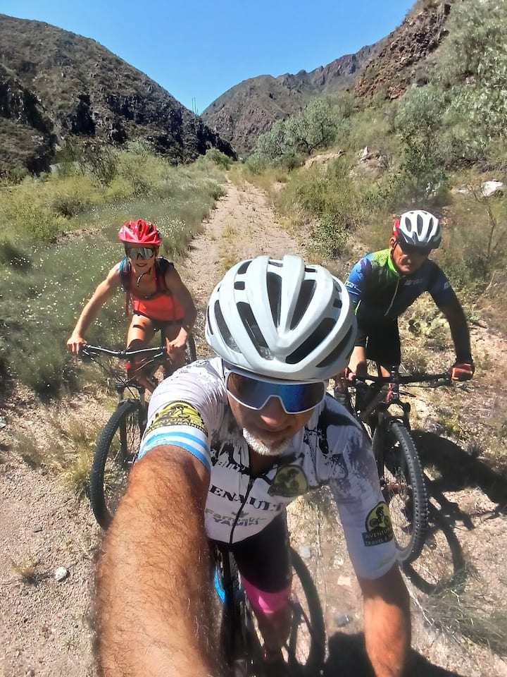 Покоряване с колело 
Пампа на височина 2200 м над морското равнище