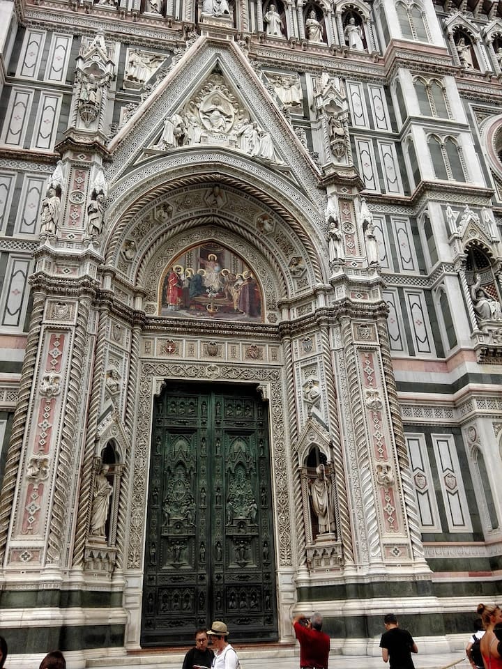 Разкрийте историите на катедралата във Флоренция