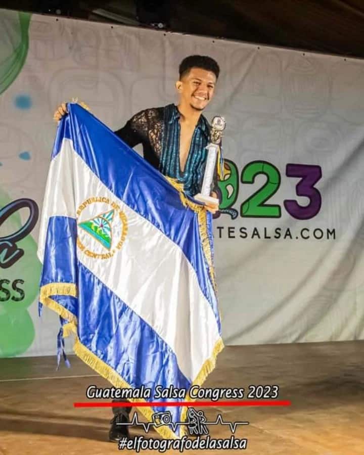 Mėgaukitės Leonu mokydamiesi šokti