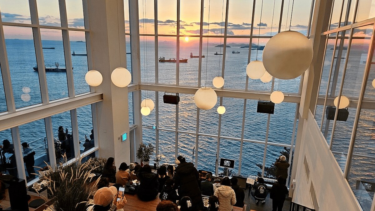 Local experience in Busan sea town