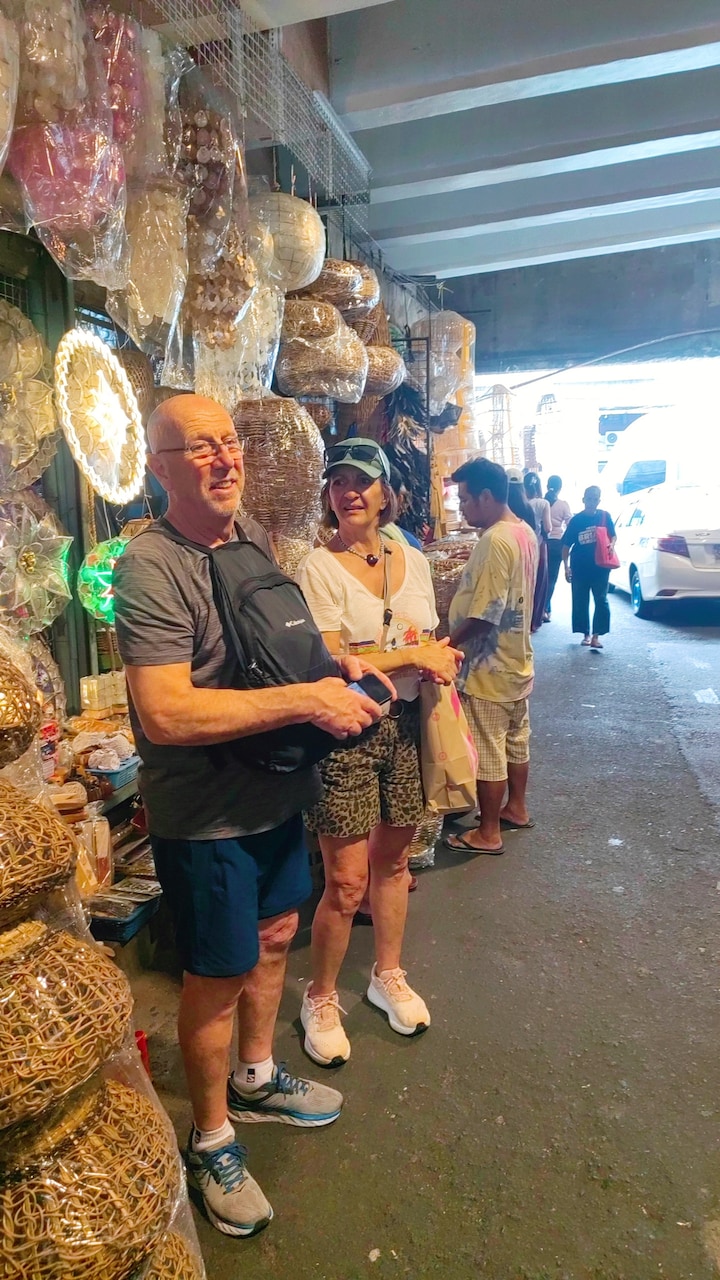 Manila: Explore the Old & New city by feet