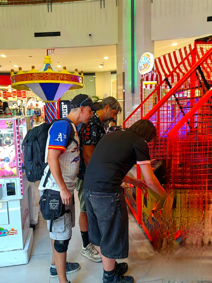 Manila: Explore the Old & New city by feet