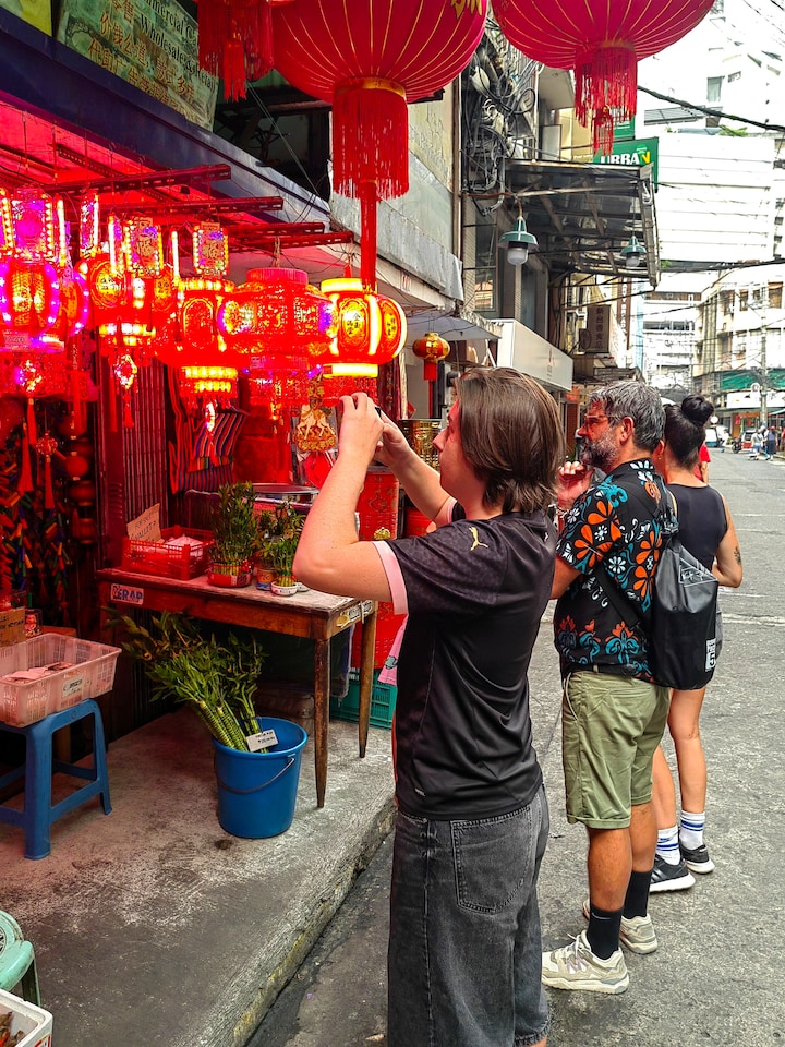 Manila: Explore the Old & New city by feet