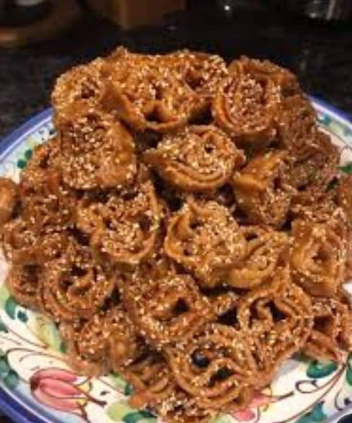 Përgatitja e një tagineje tradicionale marokene me bukë