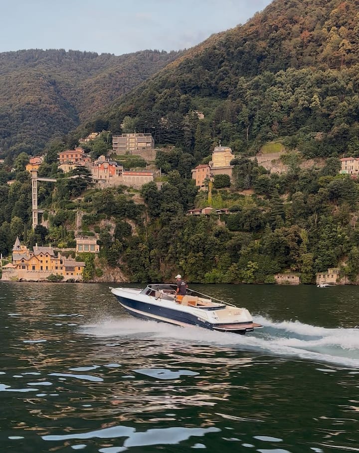 Como: Shëtitje private me varkë me prosecco