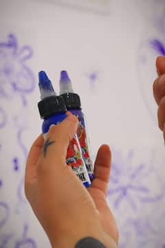 与专业艺术家一起的自动纹身工作坊