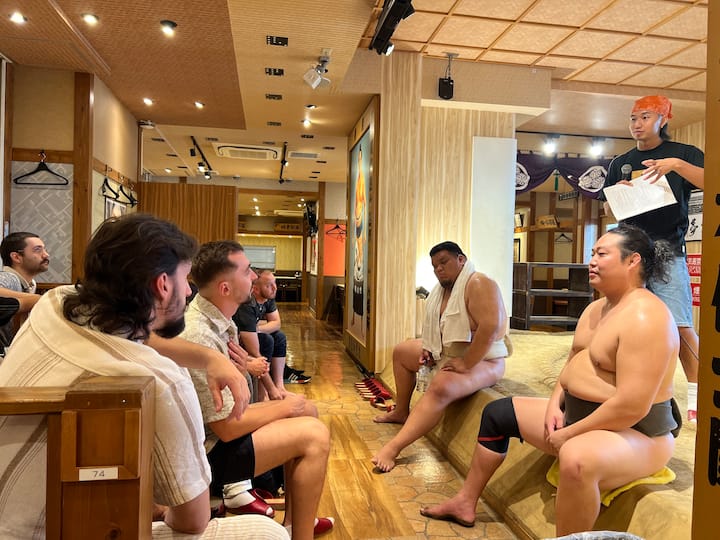 Семейна работилница по сумо и шоу с борба на живо в Токио