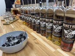 Hinter den Kulissen einer Met-Brauerei mit dem Chef