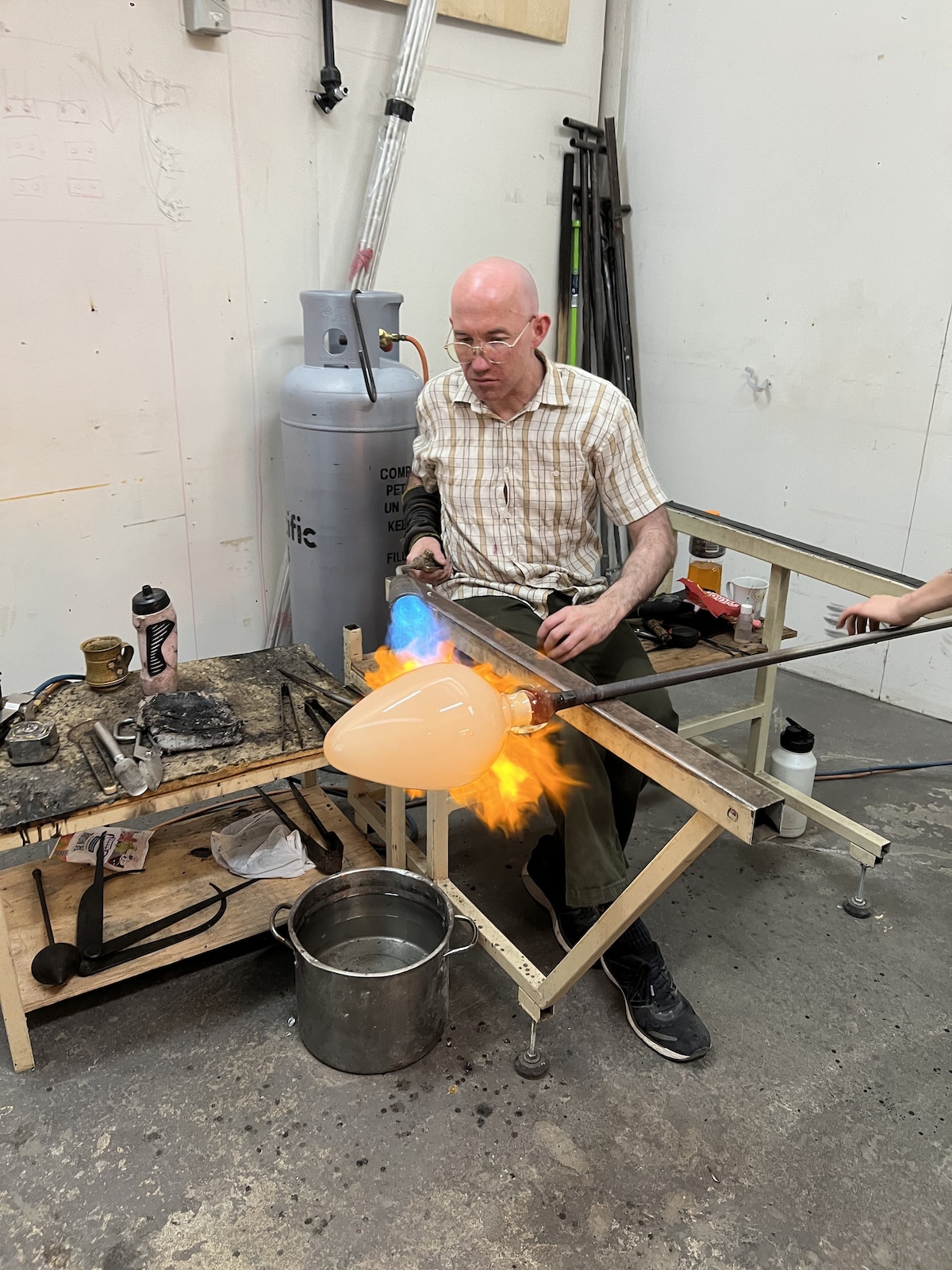 Craft molten glass with a Vogue artisan