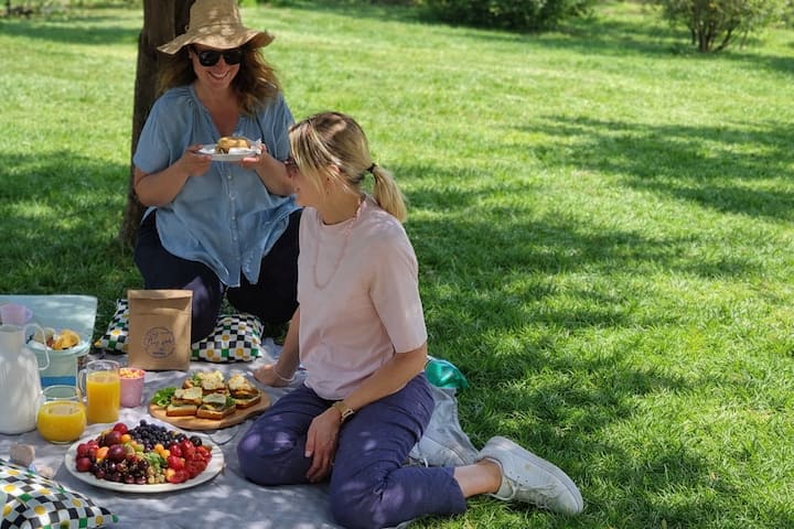Barefoot in the park: Picnic in Villa Borghese