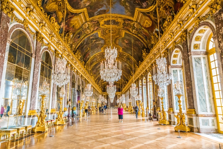 Versailles Palace & Gardens guided tour from Paris · ☆4.8