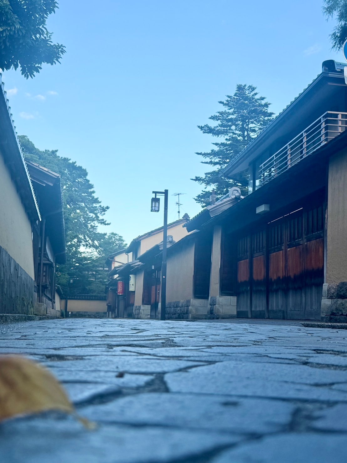 Walking in the morning silence: Kanazawa History Walk - Oyama Shrine and Samurai Town