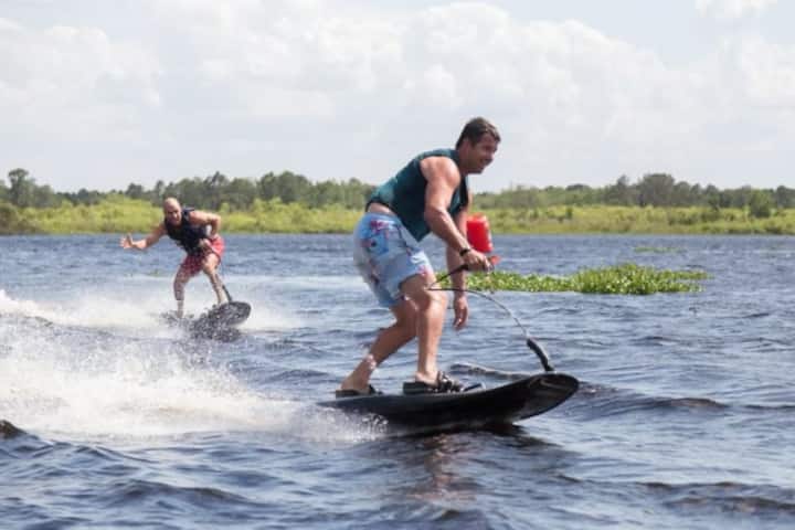 Карайте джетсърф на частно езеро
