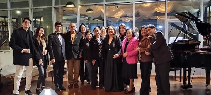 Კულტურული და მუსიკალური ტური მირაფლორესში