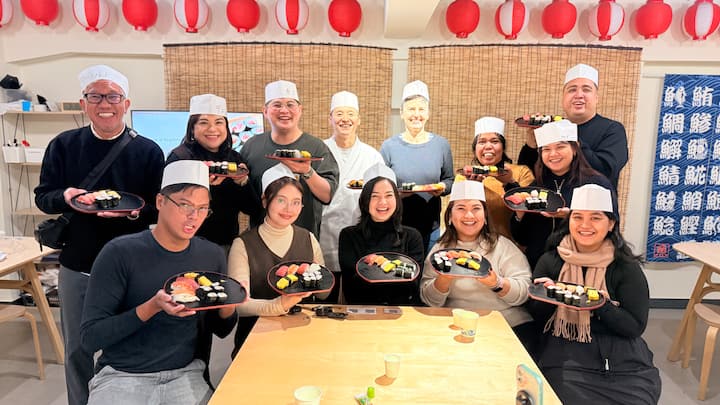 Experiencia de preparación de sushi con el chef Takasan