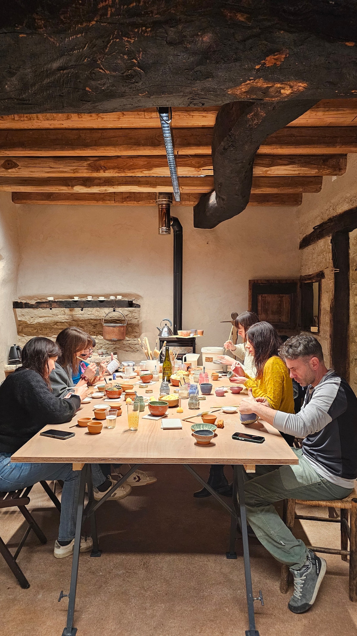 Create a mug or bowl with a ceramist