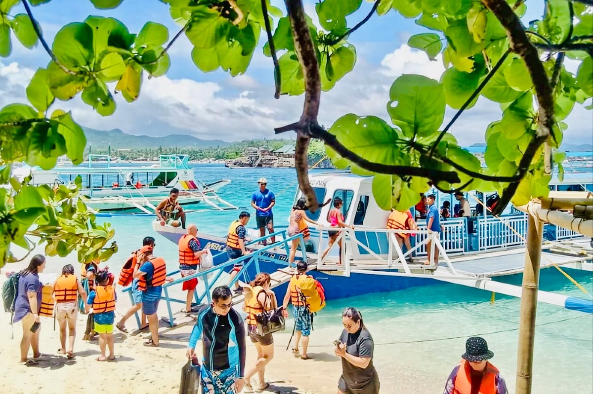 Crystal Sea & White Sands: Boracay Island Hopping