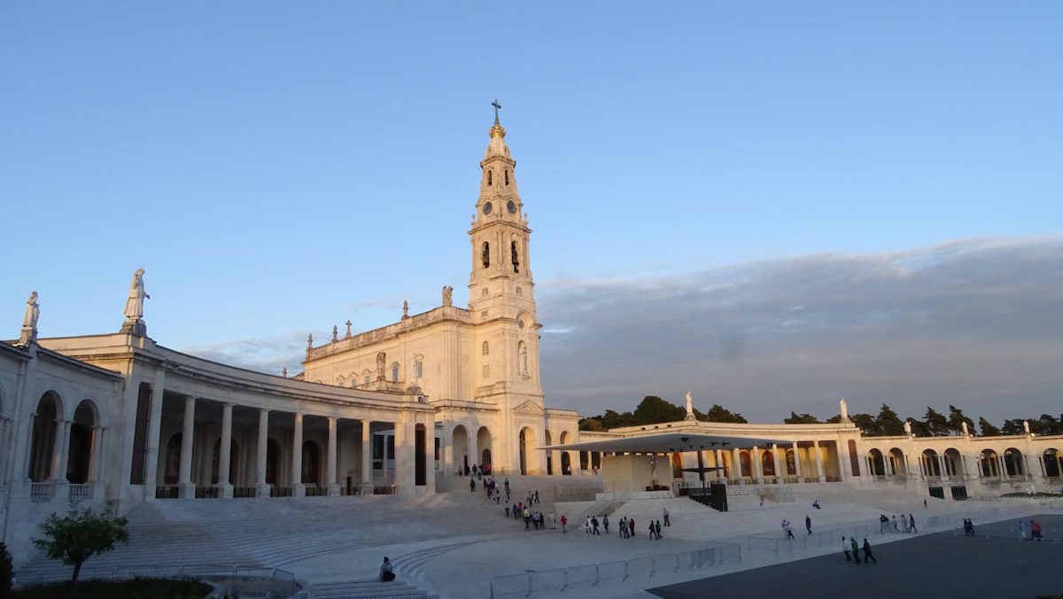 Fátima Guided E-Bike Tour: Shrine & Aljustrel