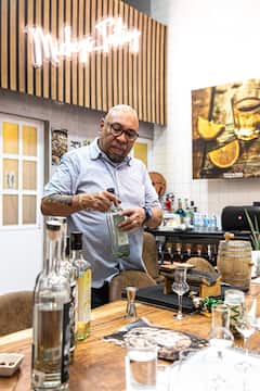 Experiencia de tequila y mezcal para amigos de un hostal
