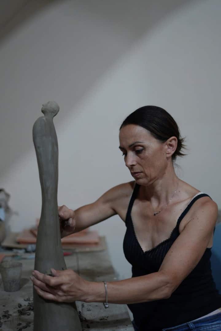 Изкуството на ръцете: керамика в лаборатория