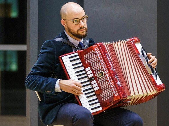 Guided tour and accordion concert