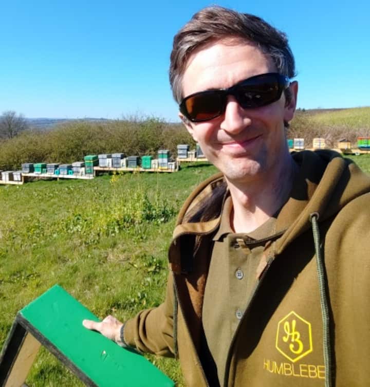 Пчелар за един ден: запознайте се с пчелите и опитайте меда
