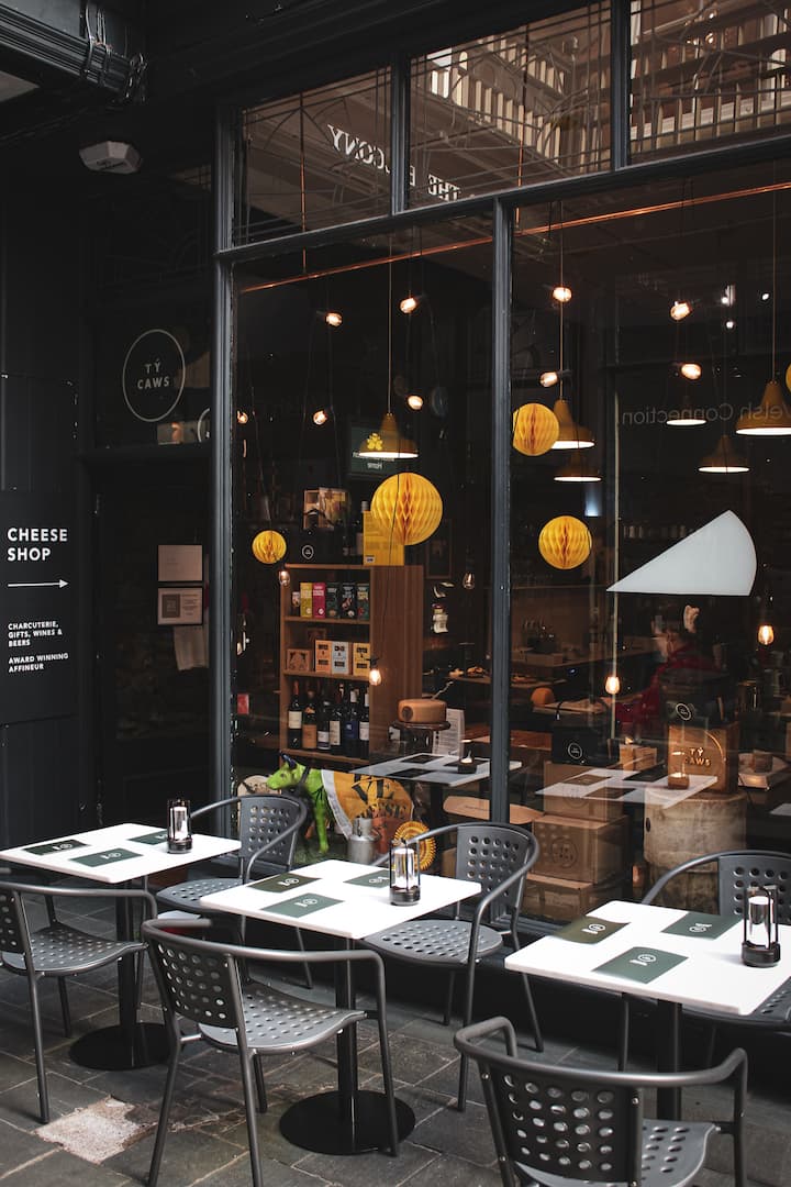 Jibini ya Uingereza na 
Mvinyo wa Uingereza