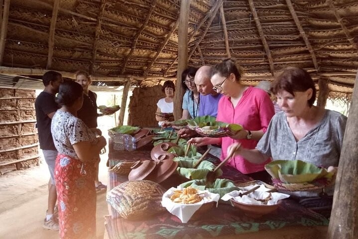 Hike and canoe in Sigiriya countryside