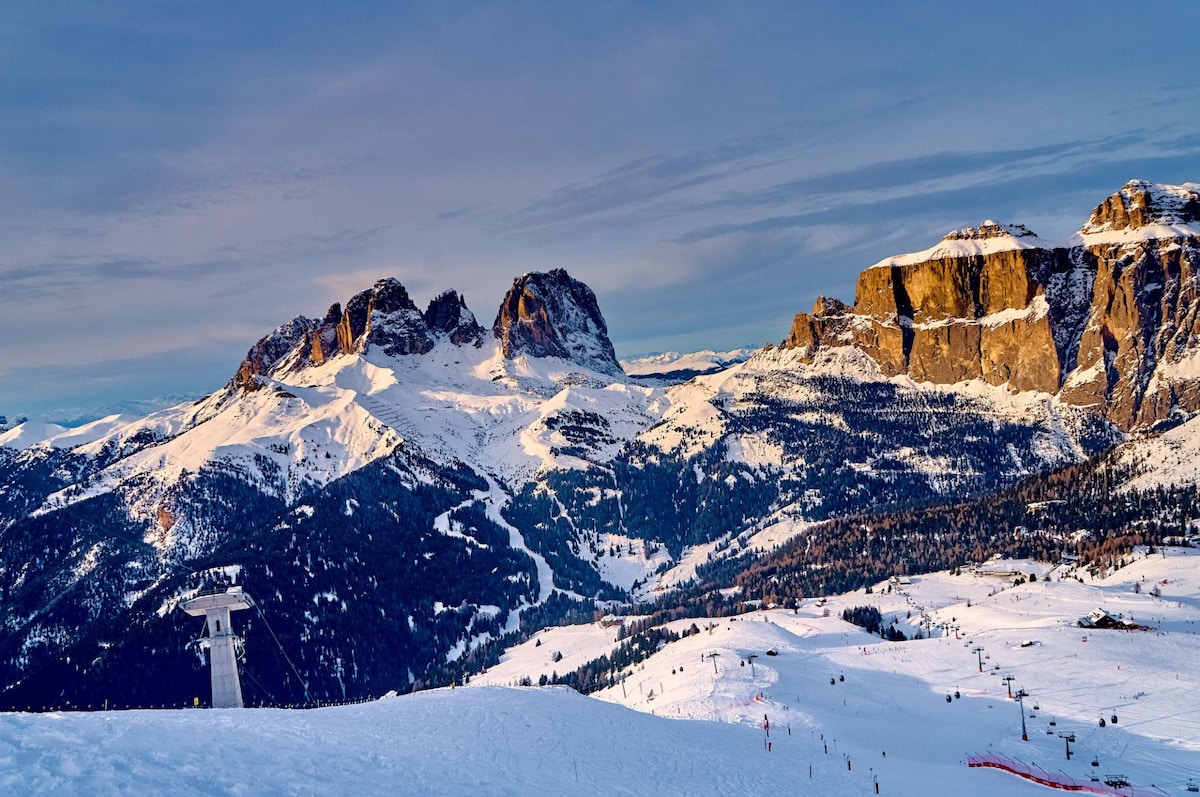 Sellaronda: the tour of the Dolomites on skis