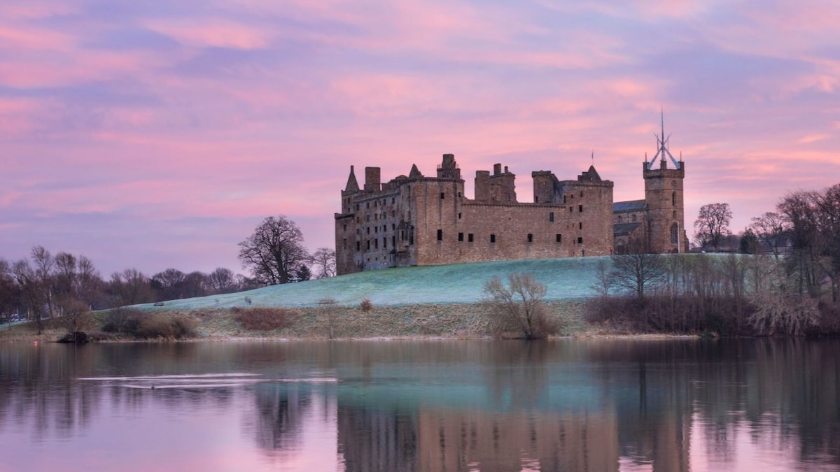 Explore Linlithgow Palace with a historian