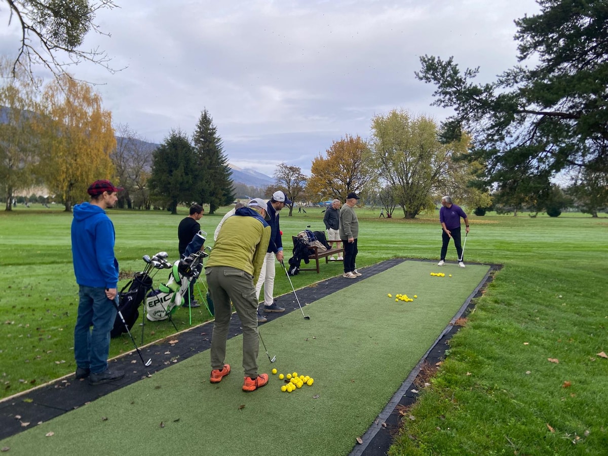 Introduction to golf with an instructor