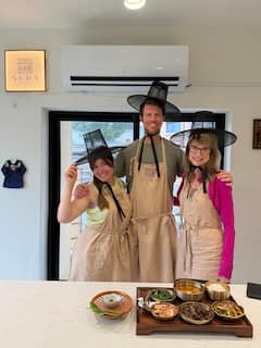 Cocina una comida tradicional coreana en Bukchon