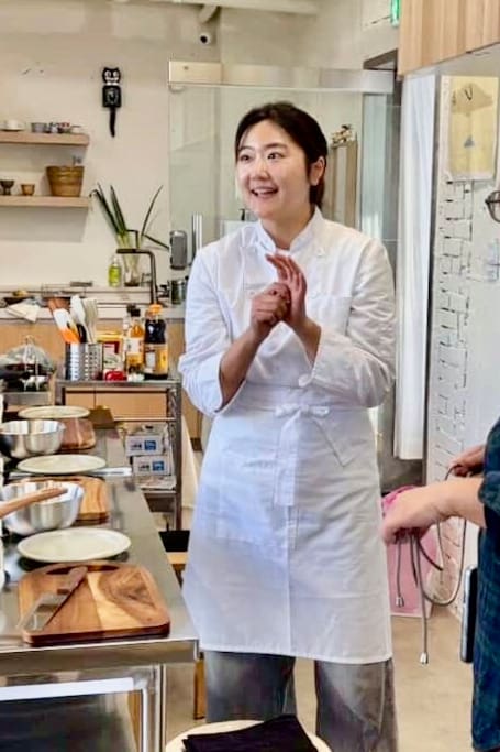Cook Bibimbap in a Cozy Seoul Kitchen