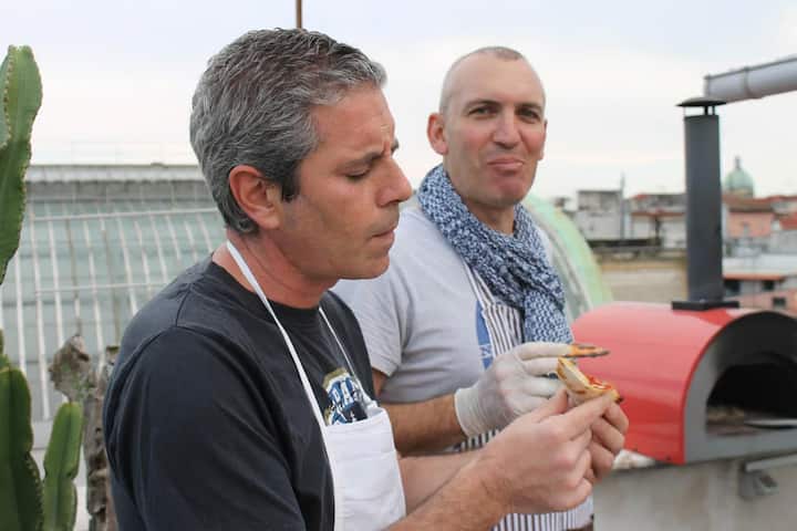 Автентична неаполитанска храна и вино на панорамна тераса