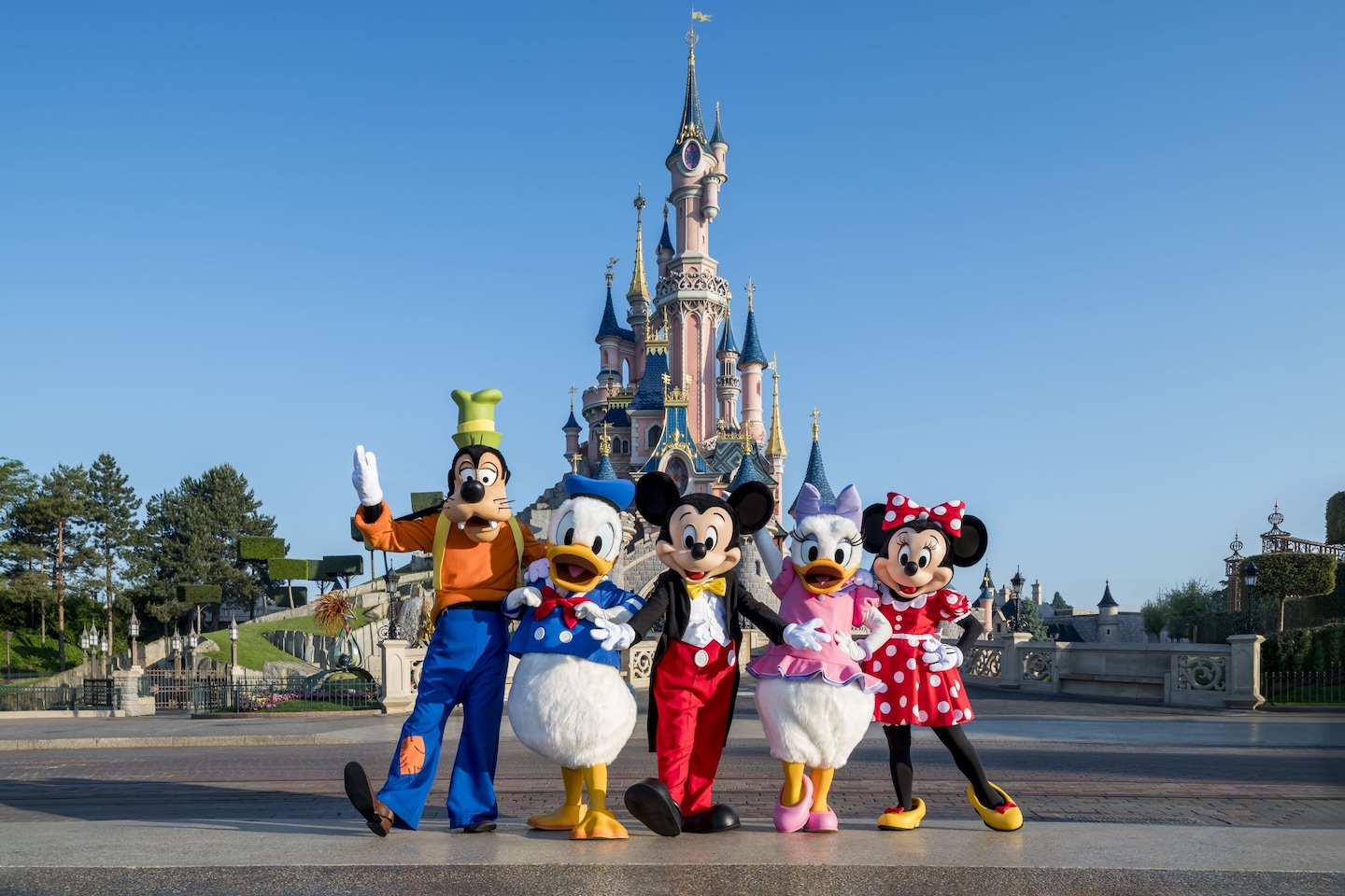 Disneyland® Paris: 1 Day 2 Parks with Transport · ☆4.68