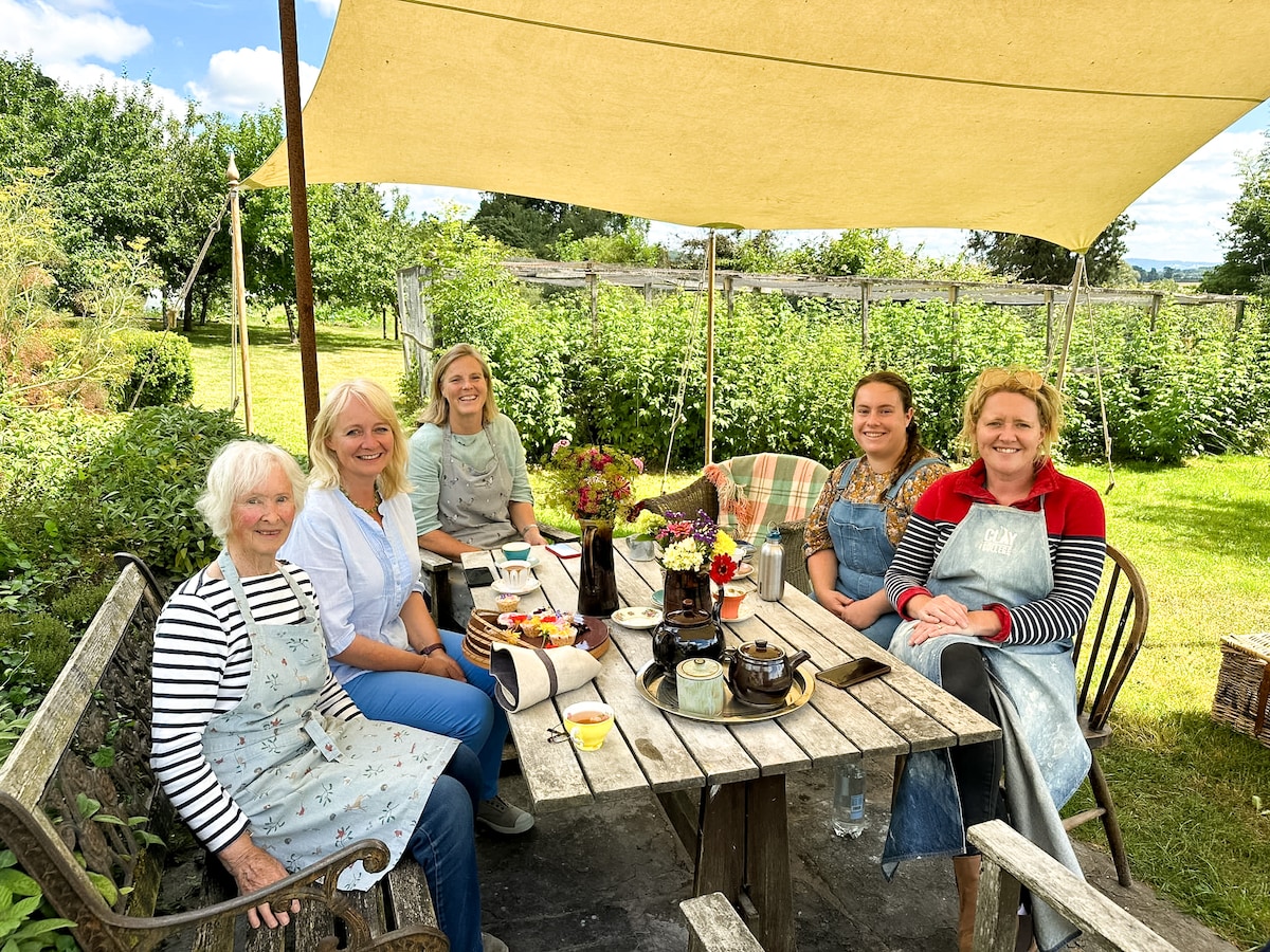 Craft botanical clay vases and bowls