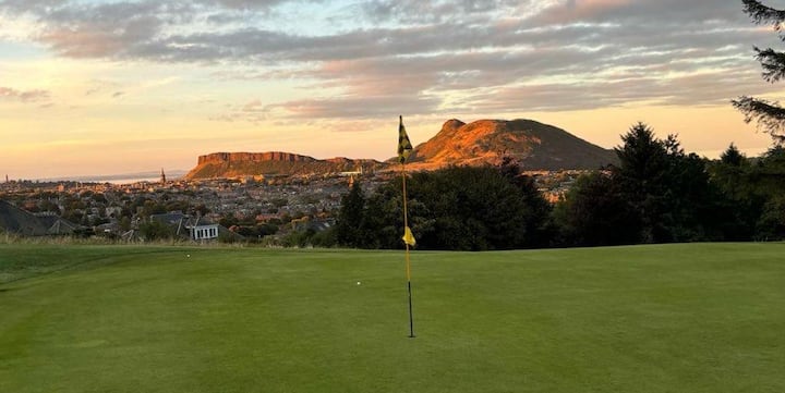 Golf i qetë me një lojtar vendas