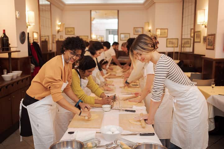 Пригответе паста фетучини на площад „Навона“