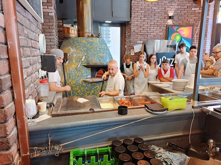 სპრიცისა და პიცის მომზადების გაკვეთილი რომში