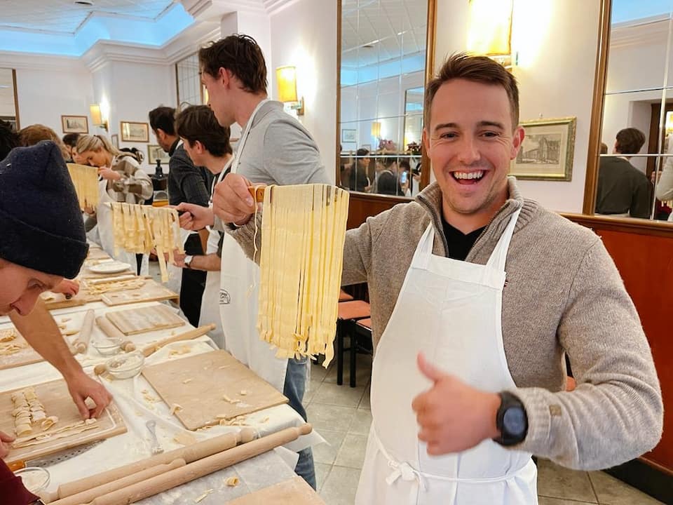 Cours de cuisine : pesto et fettuccine sur la Piazza Navona