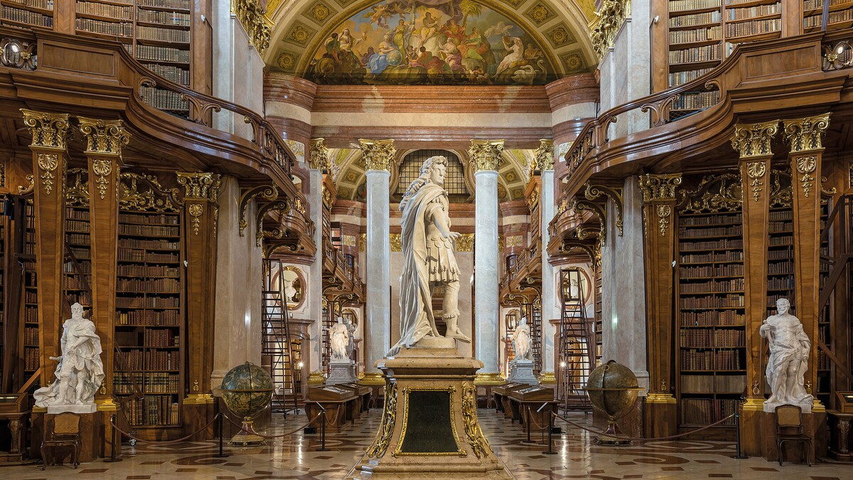 Status Hall Magnificent State Hall of the National Library