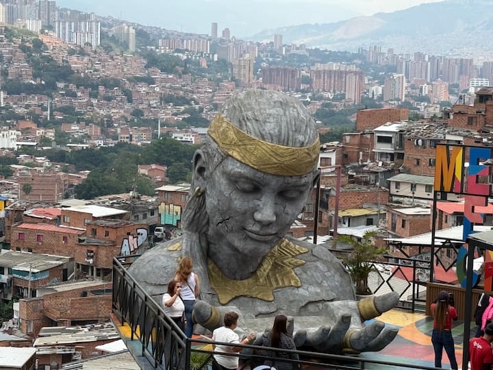 გრაფიტზე მეტი: მე-13 კომუნის ადამიანური ისტორია