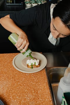 Experimenta un omakase de café de mano de Constela